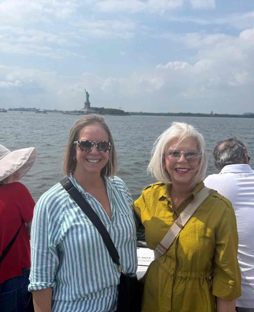 cindy hattersley and daughter Jenna in front of Statue of Liberty